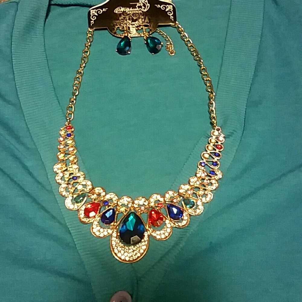 🔴NWT🔴 Necklace & Earrings SET